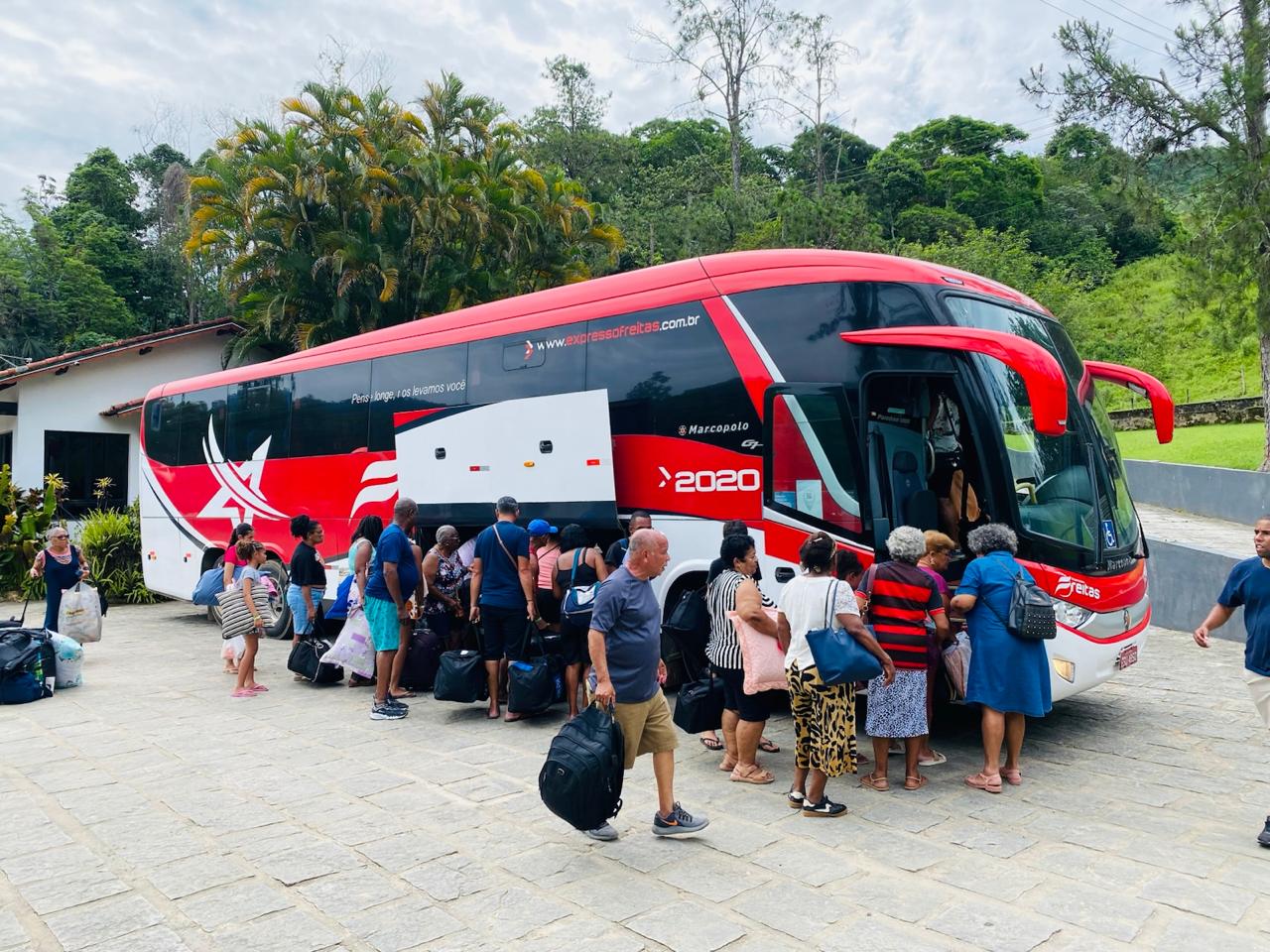 Expresso Freitas — Carro 2020 frente noite